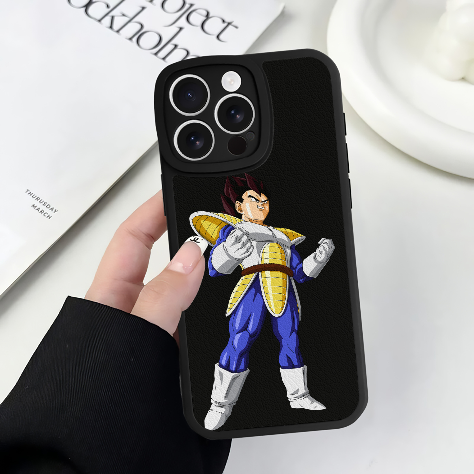 （画像用） ドラゴンボール ベジータ四世（Bejīta Yonsei）DRAGON BALL Vegeta IV 【iPhone 16シリーズ対応】シリコンスマホケース（レザー調） 材質：シリコン